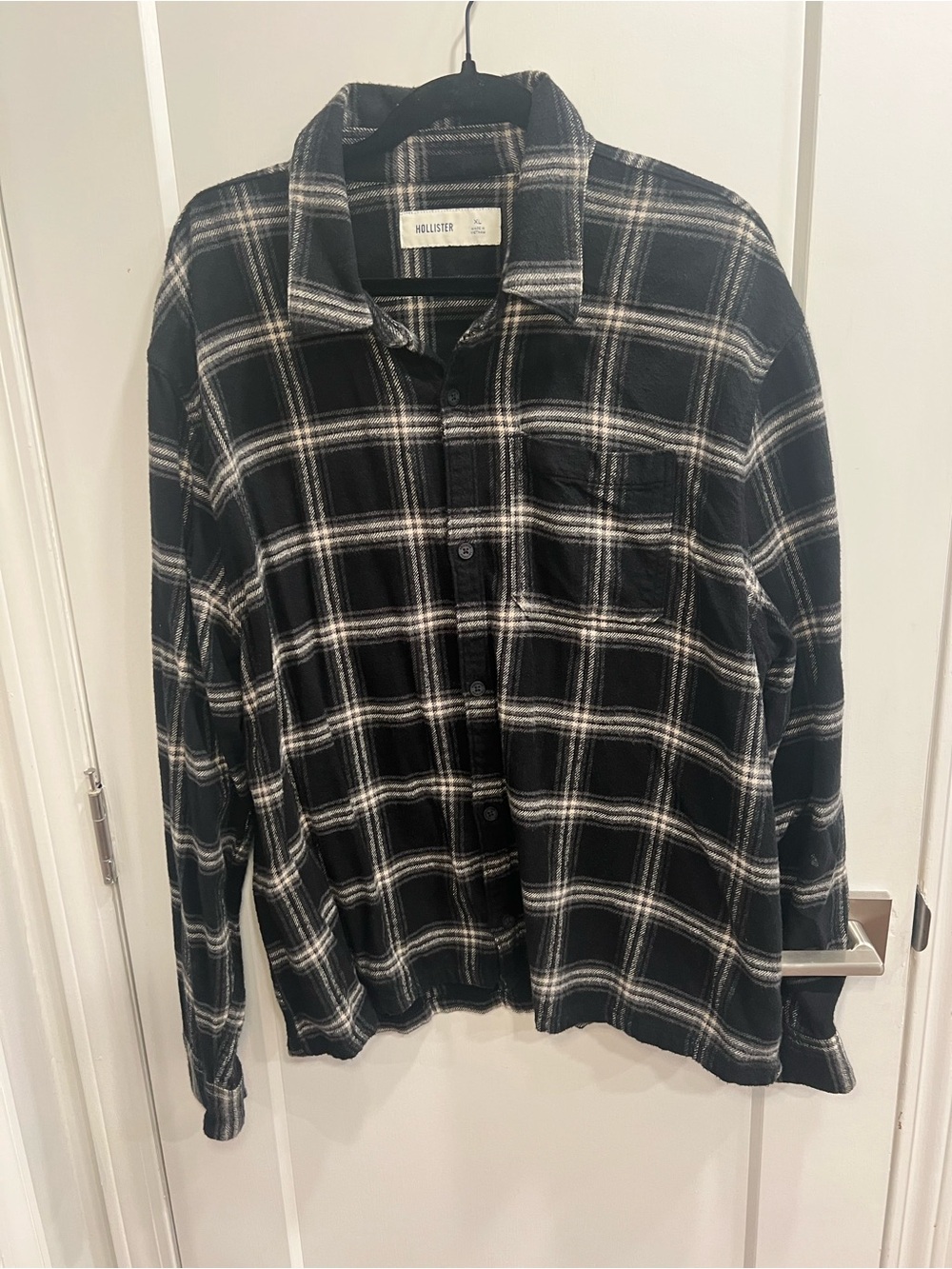 Hollister Black Plaid Long-Sleeve Button-Down Shirt